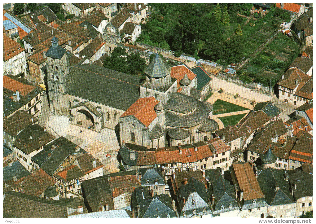 CARTE POSTALE MODERNE. CORREZE. BEAULIEU-SUR-DORDOGNE . VUE AERIENNE. 1970. - Other & Unclassified