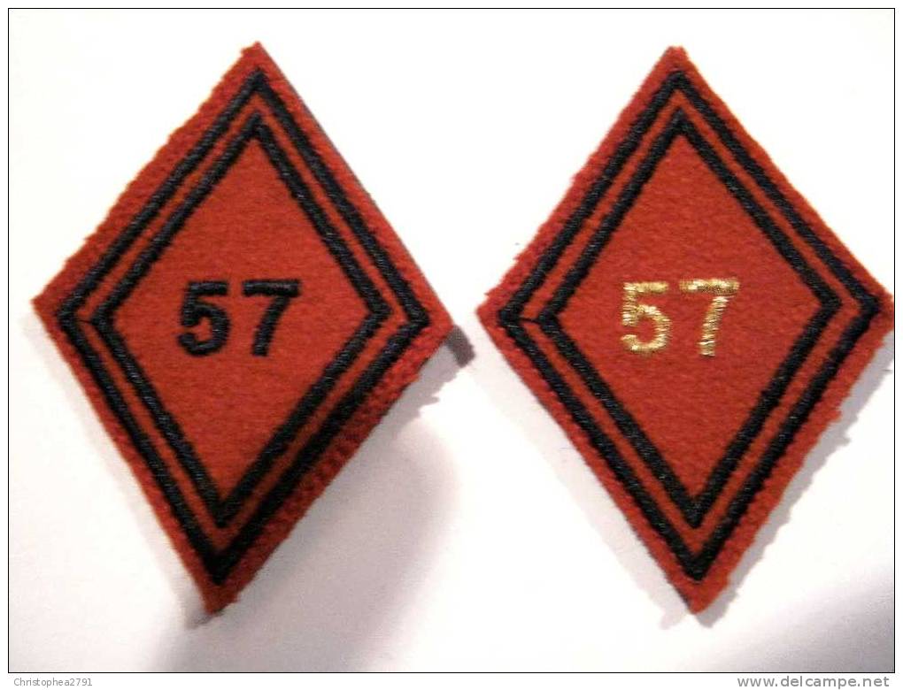 ANCIENS INSIGNES LOT DE 2 LOSANGES TISSUS 57° RA  MODELE 1945 DU 57° REGIMENT D´ARTILLERIE - Armée De Terre