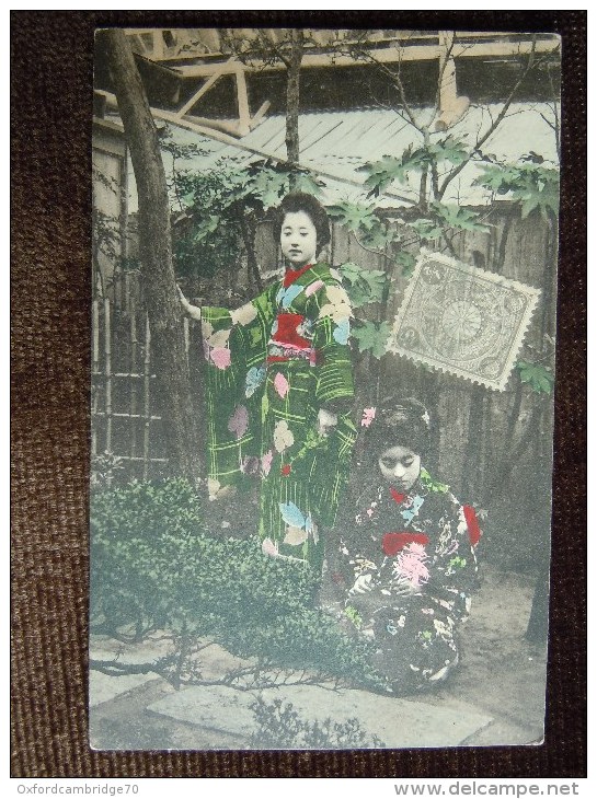 Femmes Japonaise En Kimono , Geischas Dans Jardin Japonais  ( Japan ) - Asie