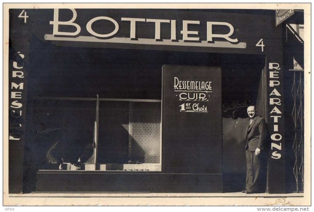 PHOTO  VERITABLE  -  J. ALBERT -  BOTTIER ,  Posant Devant Son Magasin  . (english Spoken ) - Métiers