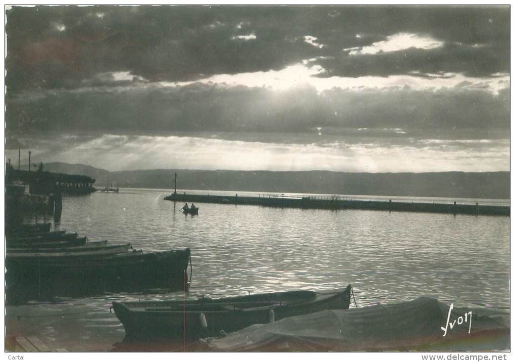 CPM - 74 - EVIAN-LES-BAINS - Crépuscule Sur Le Port - Evian-les-Bains