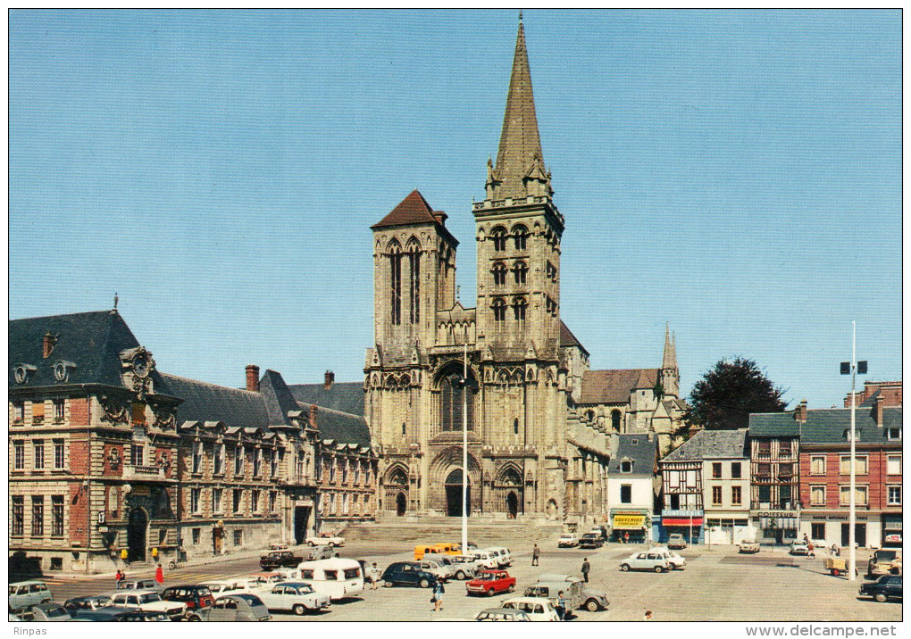 (14) LISIEUX La Cathédrale St Pierre Place Thiers, Voiture, Car, Auto 2cv R4 Simca, Caravane,404 ( Calvados) - Lisieux