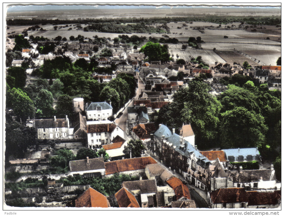 Carte Postale 77. Marlotte Vue D'avion  Trés Beau Plan Coupure Sur La Droite - Autres & Non Classés