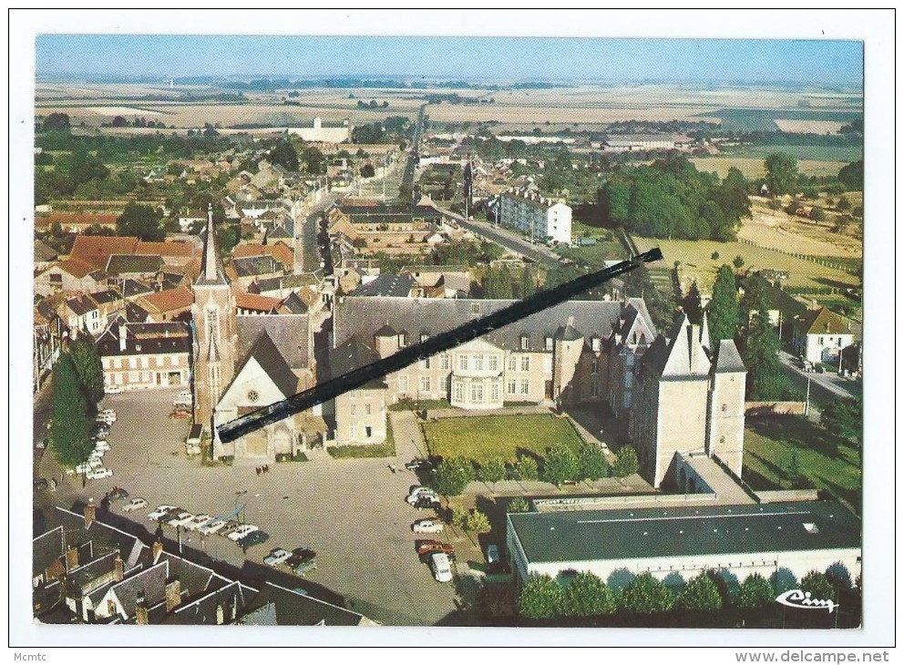CPM - Crévecoeur Le Grand - Vue Aérienne,La Place,Eglise Et Mairie - Crevecoeur Le Grand