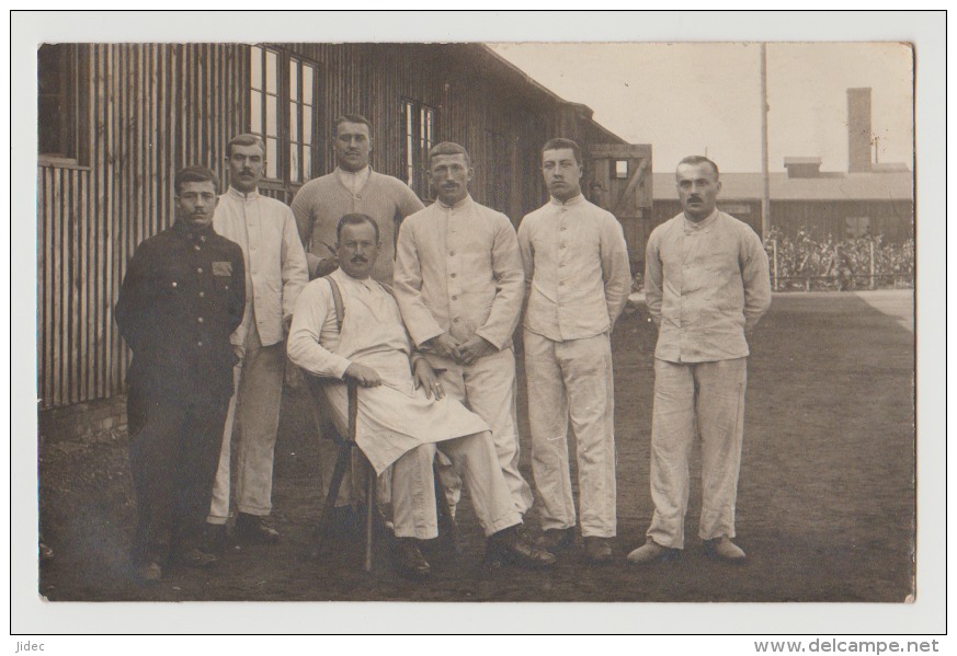 CPA Carte Photo Militaria Militaires Prisonniers Prisonnier De Guerre Français Camp De Giessen Lager Soldat Militaire - War 1914-18