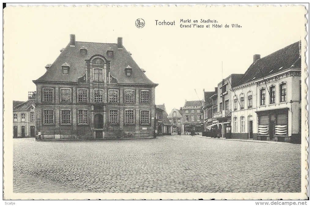 Torhout    Markt En Stadhuis. - Torhout