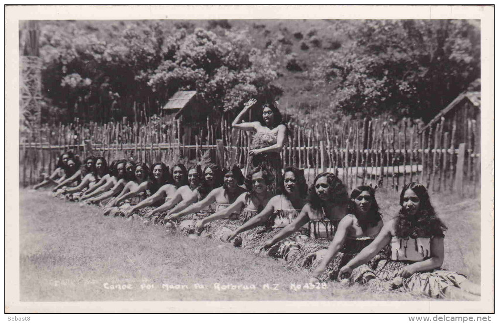 CPSM CANOE POI MAORI PA ROTORUA N - Z N° 4328 - Nieuw-Zeeland