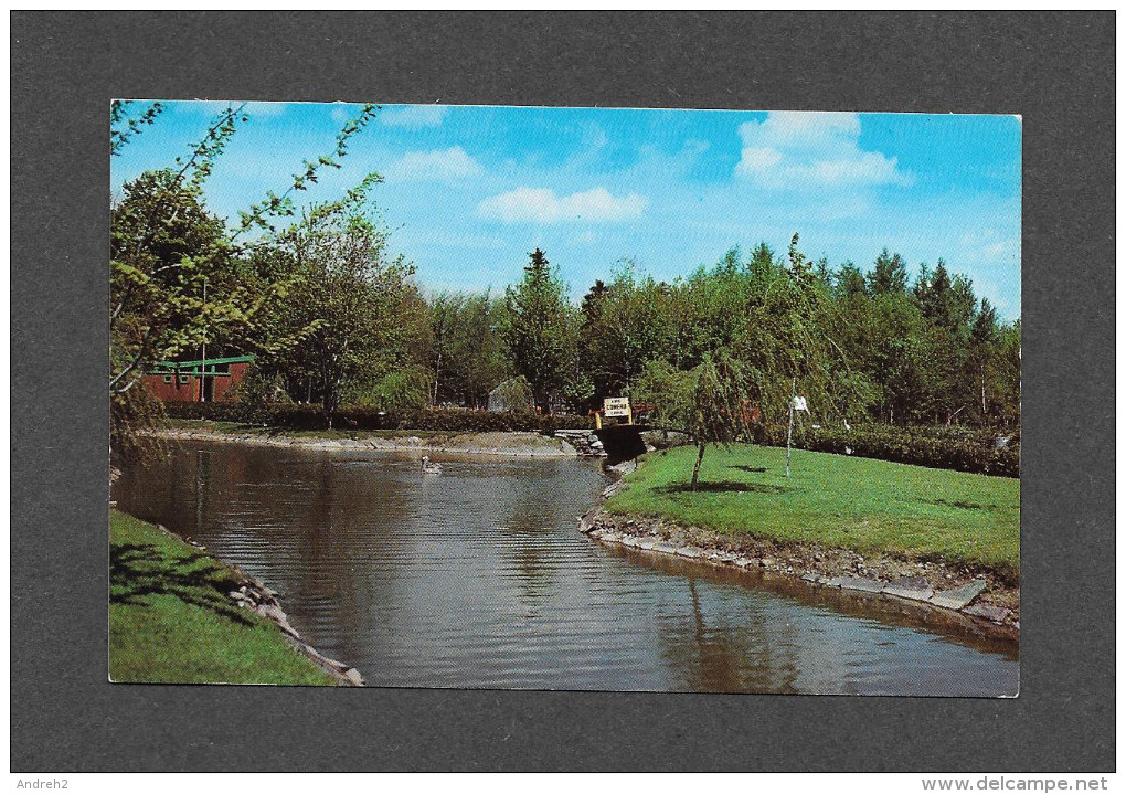 GRANBY - QUÉBEC - JARDIN ZOOLOGIQUE - VUE AGRÉABLE À L'ENTRÉE DU JARDIN ZOOLIGIQUE - PHOTO PAUL HÉNAULT - Granby