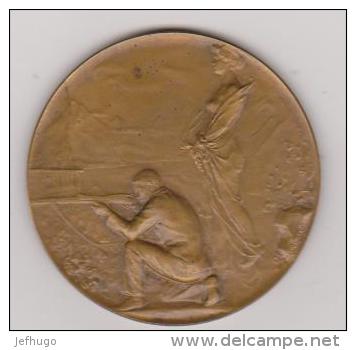 MEDAILLE BALL TRAP EN BRONZE . GRAVEUR HUGUENIN . DIAMETRE 50 MM POIDS 45 GR - Autres & Non Classés