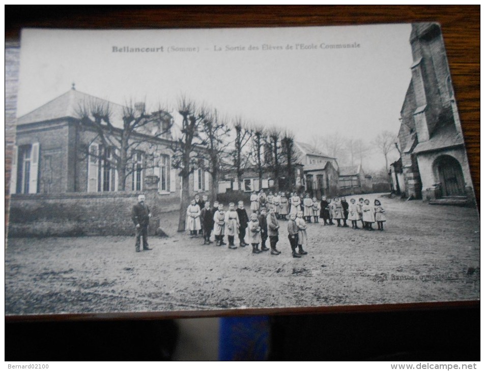 BELLANCOURT (Somme) LA SORTIE DES ELEVES DE L'ECOLE COMMUNALE - Autres & Non Classés