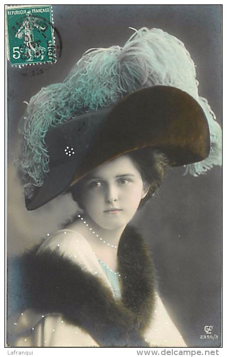 Ref F686- Femmes -portrait De  Femme Et Son Beau Chapeau - Theme Mode - Chapeaux -carte Bon Etat - - Mode