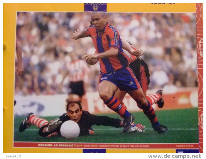 LIBRO CON FICHAS FUTBOL FOOTBALL DEL BARÇA 150 LAMINAS  editado por la vanguardia en 1996