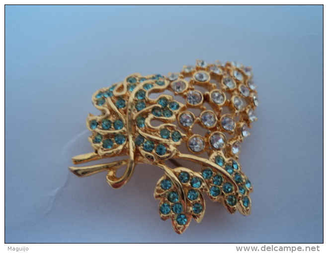 BROCHE  SUPERBE  QUI PEUT SE PORTER EN PENDENTIF    LIRE ET VOIR !! - Brooches