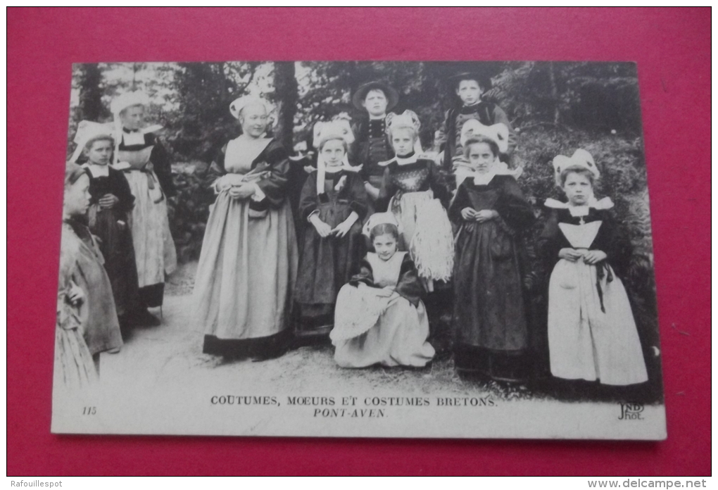 Cp Coutumes Moeurs Et Costumes Bretons Pont Aven - Europe