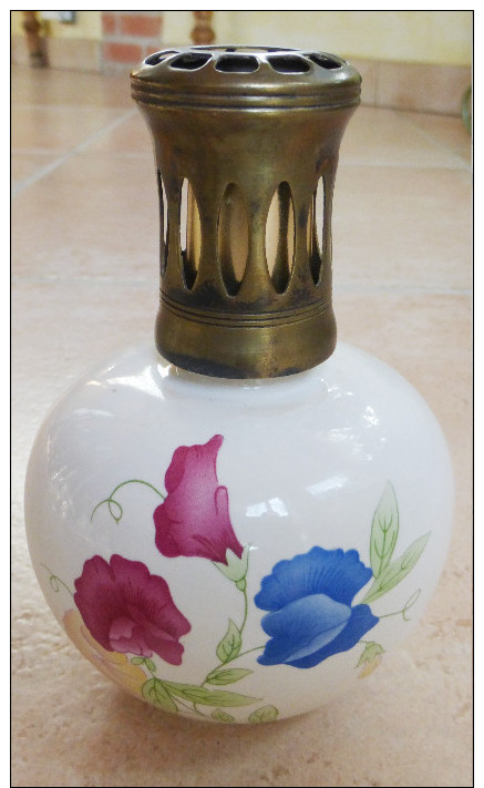 ANCIENNE LAMPE  BERGER  - En Porcelaine -  Marquée JARS  Motif  Fleurs - Other & Unclassified