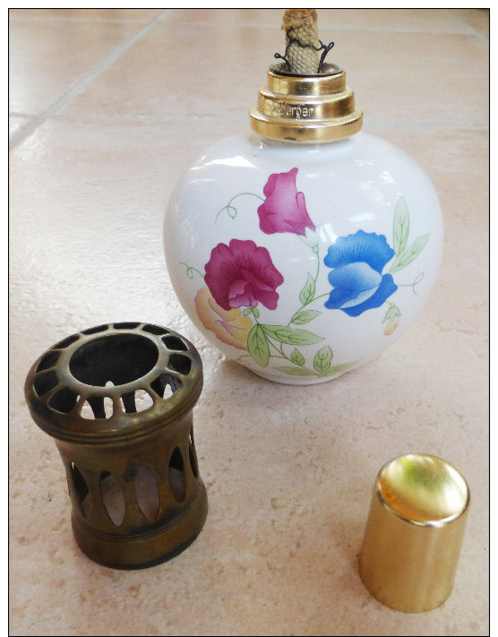 ANCIENNE LAMPE  BERGER  - En Porcelaine -  Marquée JARS  Motif  Fleurs - Other & Unclassified