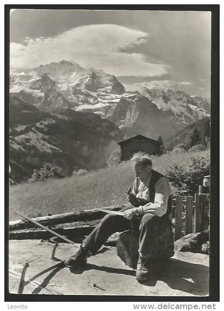 ISENFLUH BE Chalet JUNGFRAUBLICK Bauer Beim Sense Dengeln Schärfen Lauterbrunnen 1965 - Lauterbrunnen