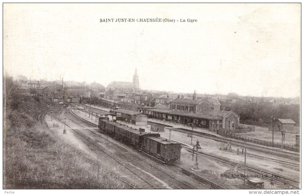 N°6683A -cpa Saint Just En Chaussée -la Gare- - Gares - Avec Trains
