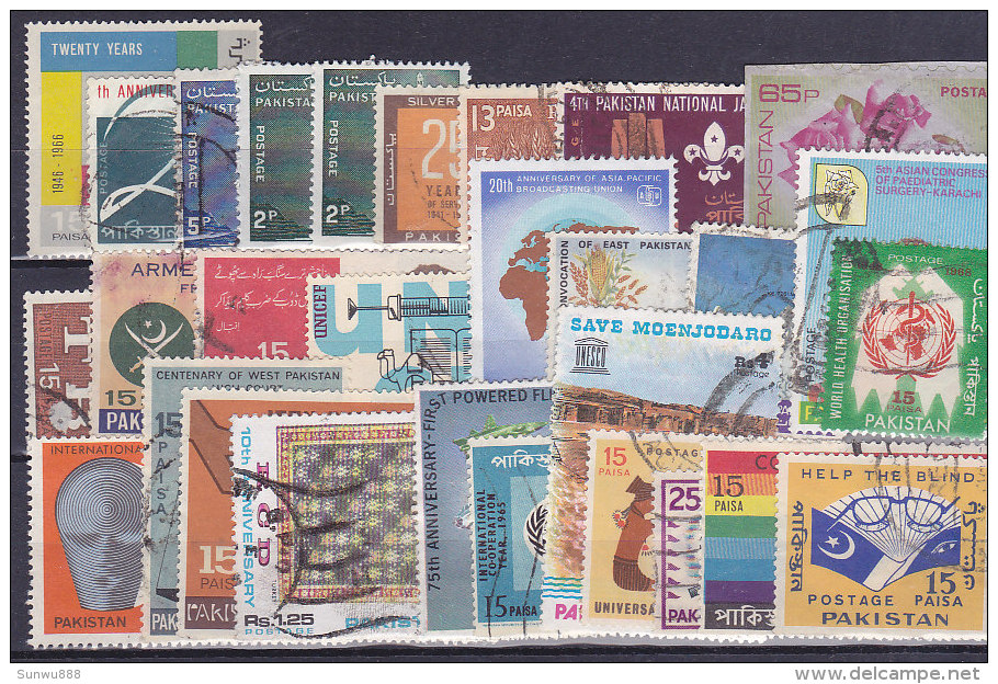 Pakistan - Nice little lot of +100 stamps. Good value, small starting price. See all scans. (Lot 3)