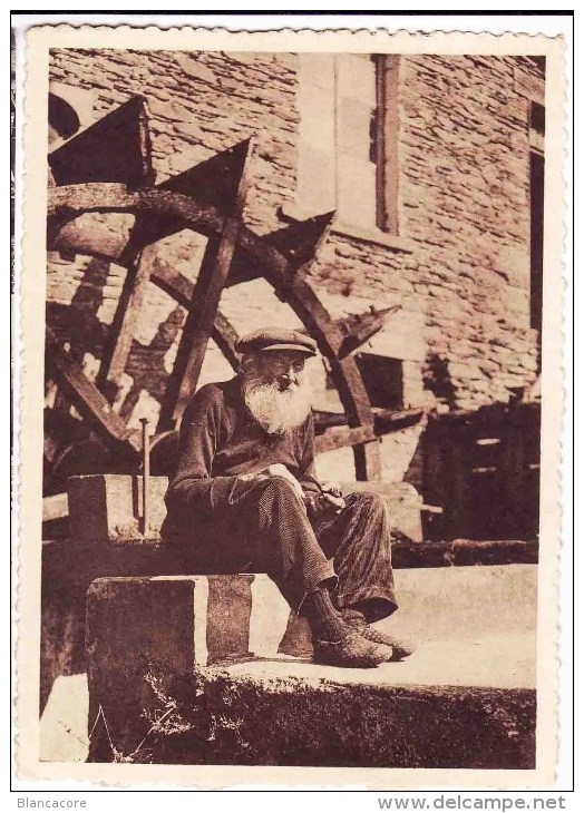 HERBEUMONT Le Meunier Charles Willaimes Devant Son Moulin - Herbeumont