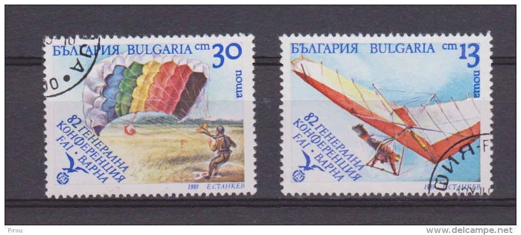 BULGARIE : PARACHUTISME , DELTA PLANE 2 TIMBRES - Fallschirmspringen