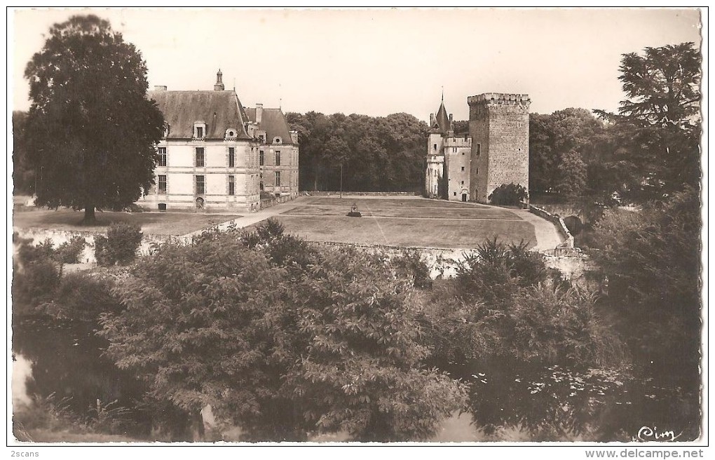 Dépt 79 - SAINT-LOUP-LAMAIRÉ - Donjon (XIVè Siècle) Et Château (XVIIè S.) De Saint-Loup-sur-Thouet - (CPSM 8,8 X 14 Cm) - Saint Loup Lamaire