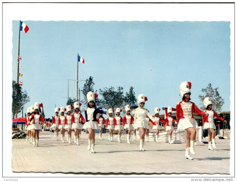 CP -  SAINT LAURENT (06) SAINT LAURENT 'S MAJORETTES PARADE... LA PARADE - Saint-Laurent-du-Var