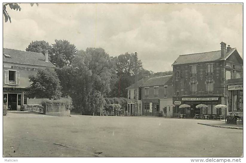 Depts Divers- Val D Oise - BB841 - Ezanville - Place De La Gare Et Avenue Du Bois - Hotel - Cafe Bar " A La Station " - - Ezanville