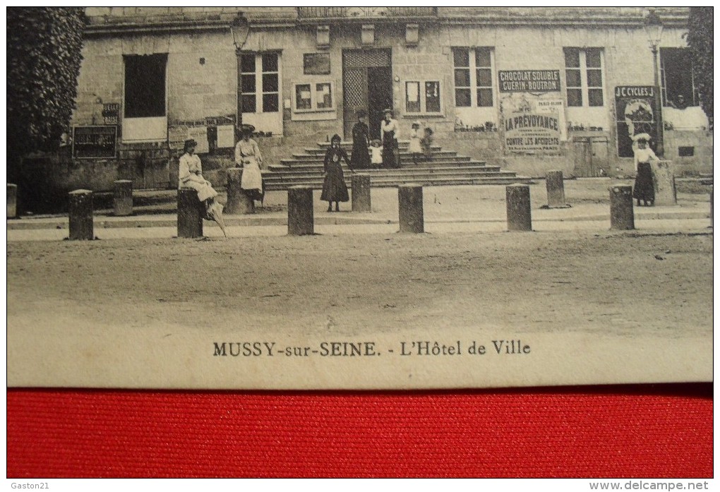 MUSSY Sur SEINE - L'HOTEL DE VILLE - Animée, Pub; Chocolat Guerin Boutron, La Prévoyance Contre Les Accidents , JC Cycle - Mussy-sur-Seine