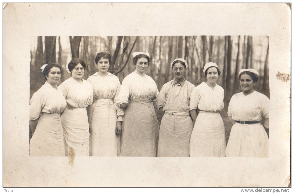 AULNAY-SOUS-BOIS CARTE PHOTO HOPITAL MILITAIRE GROUPE D'INFIRMIERES ET CHIRURGIEN 1916 - Aulnay Sous Bois