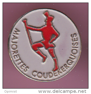 44443-Pin's.majorettes Coudekerquoises .Coudekerque-Branche . - Gymnastique