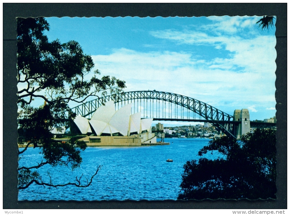 AUSTRALIA  -  Sidney  Opera House And Harbour Bridge  Unused Postcard As Scan - Sydney