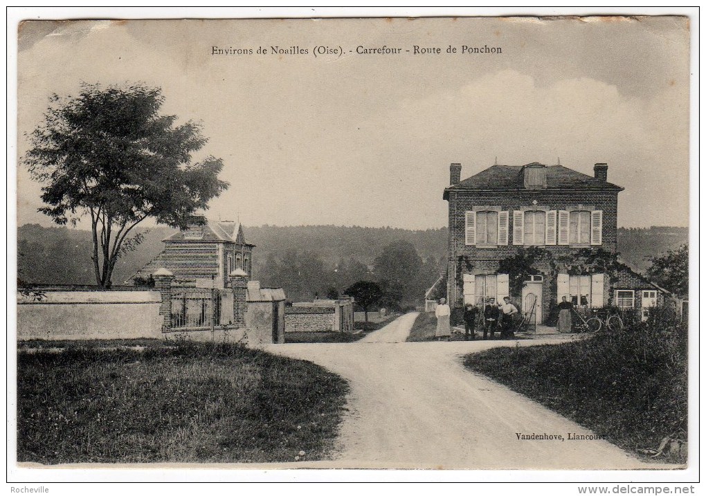 60-Environs De NOAILLES- Carrefour- Route De Ponchon- Personnages- CPA - Noailles