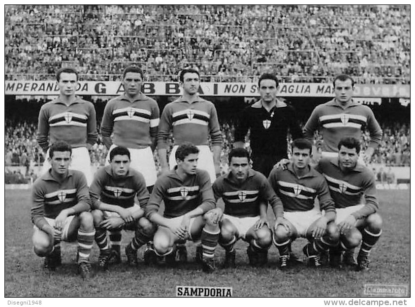 03382 "U. C. SAMPDORIA - FORMAZIONE DELLA SQUADRA ALLA FINE DEGLI ANNI '50". FOTOGRAFIA ORIGINALE. - Sport