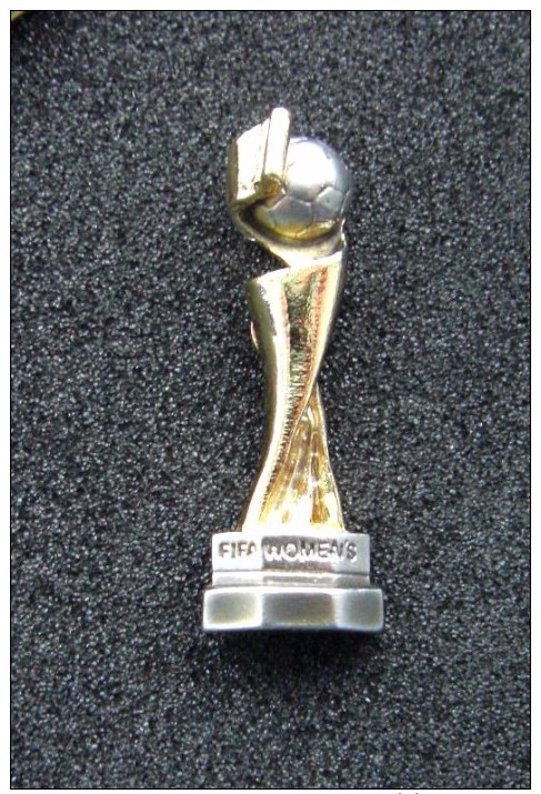 Pin´s - Football - Femme - FIFA  World Cup -   Women - Soccer - Frauen  - Fußball - Football