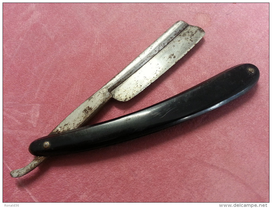 Ancien RASOIR Coupe Chou RESO TRADE MARK Lame Signe En  Haut Du Couteau 54 ( Manche Noir ) - Accessories
