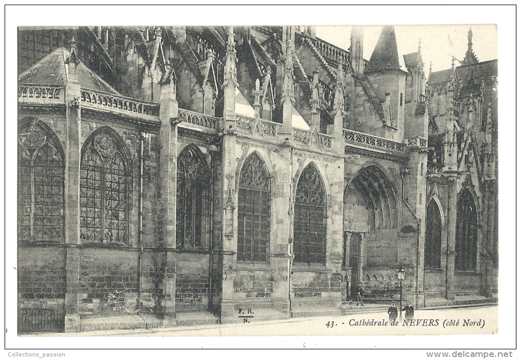 Cp, 58, Nevers, La Cathédrale, Côté Nord - Nevers