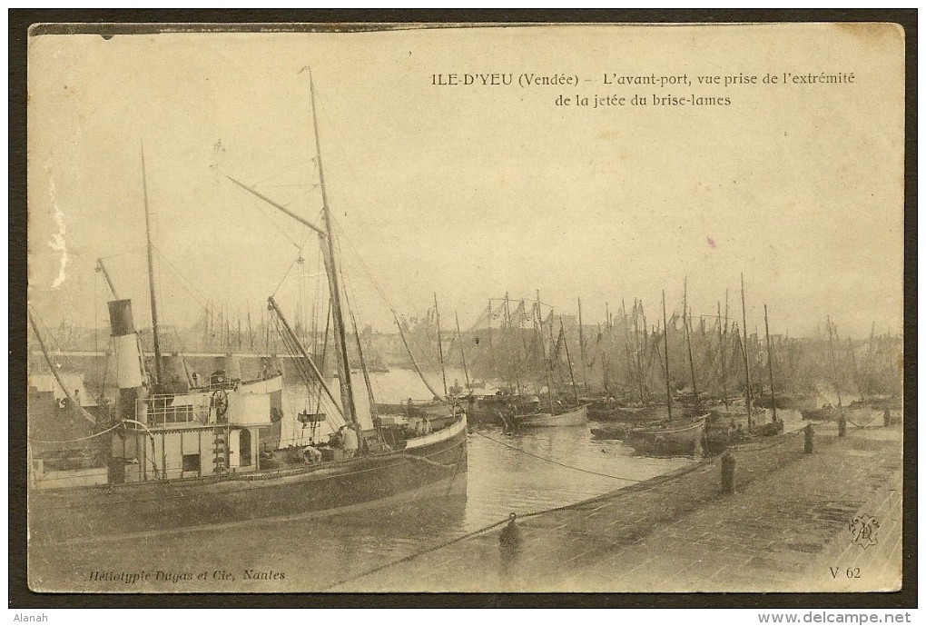 ILE D´YEU Rare Avant Port Vu De L'extrémité De La Jetée Du Brise Lames (Dugas) Vendée (85) - Ile D'Yeu