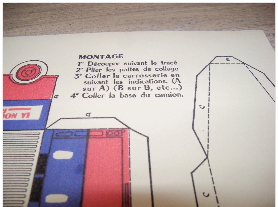 Maquettes à Découper De 2CV Citroen/Nouvelle République. - Voitures