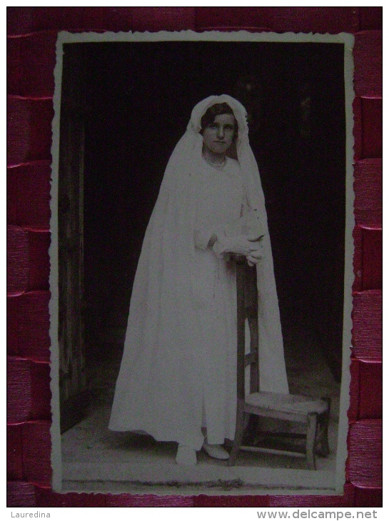 CARTE PHOTO DE COMMUNIANTE  - DU 29 JUIN 1941 EN L'EGLISE DE POMMAIRE (SEINE ET MARNE) - Persone Anonimi