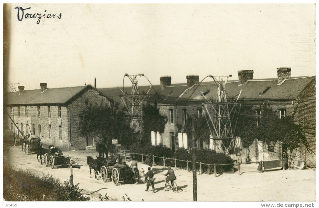 08 VOUZIERS - BELLE CARTE PHOTO - SOLDATS TRANSPORT - ATTELAGE - Vouziers