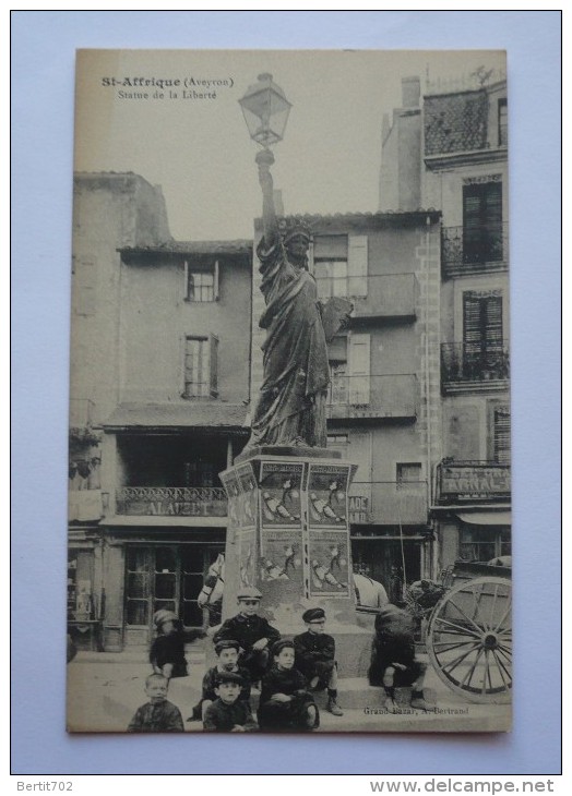 12 -SAINT-AFFRIQUE - Statue De LA LIBERTE - Nombreux Enfants - Saint Affrique