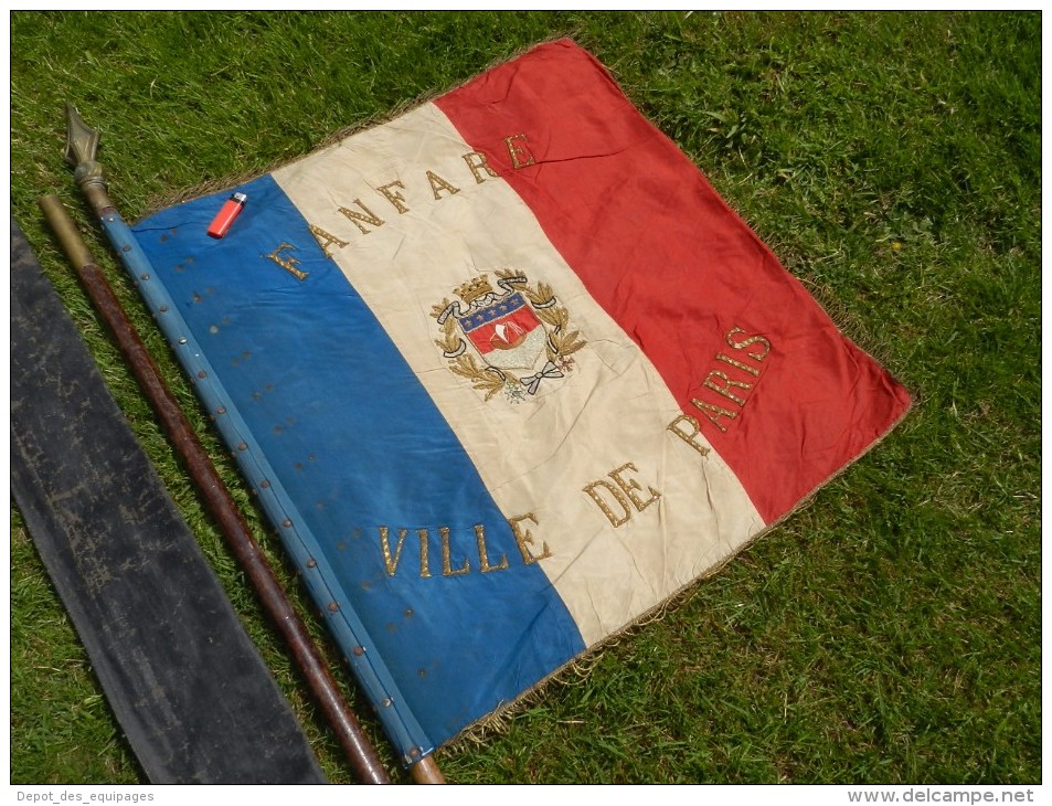 SUPERBE DRAPEAU FANFARE De PARIS Années 1920-1930 à Voir !!!!!!!!! - Flags