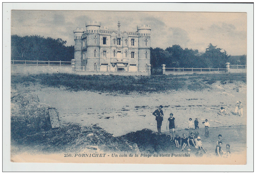 PORNICHET - Un Coin De La Plage Au Vieux Pornichet - Animée - édit. Nozais, N°250 - Pornichet