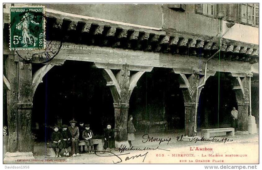 Belle Carte  Cpa -   Mirepoix - La Maison  Historique Sur La Grande Place  , Animée               L817 - Mirepoix