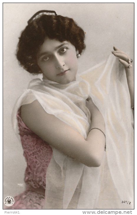 FEMMES - FRAU - LADY - SPECTACLE - ARTISTES 1900 - Jolie Carte Fantaisie Portrait Artiste CAVALIERI - Donne