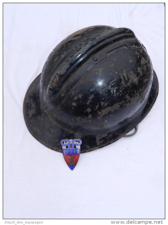 RARE ANCIEN INSIGNE CASQUE ADRIAN  POLICE PARIS P.P.  ...........#.3