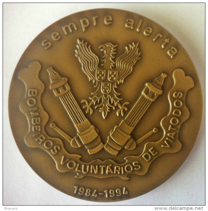 PORTUGAL - Fireman / Firemen / Pompiers - BIG MEDAL - BOMBEIROS VOLUNTÁRIOS VIATODOS 1984 / 1994 - Pompieri