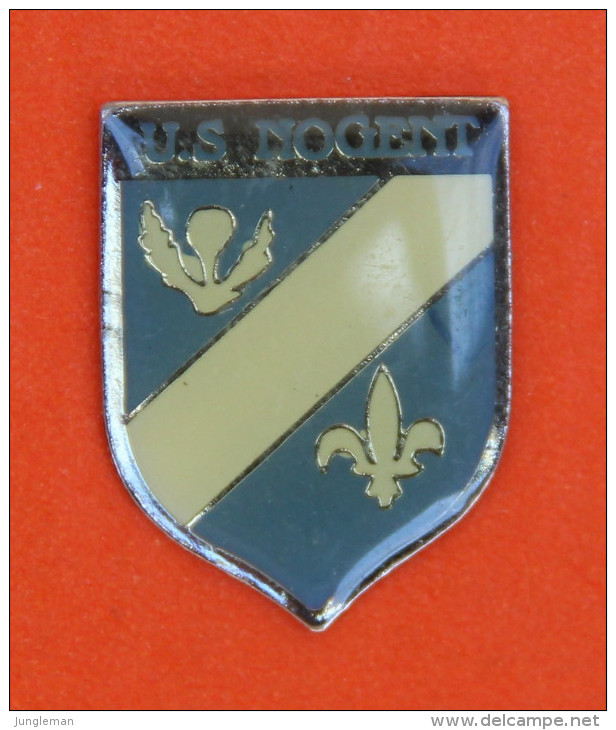 Pin´s - US-NOGENT - Foot - Blason - Steden