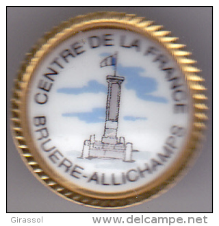 PIN S PORCELAINE BORD DORE DE LA VILLE DE BRUERES ALLICHAMPS CENTRE DE LA FRANCE CHER - Villes